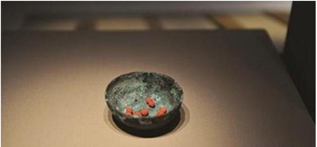 南京发现千年古墓，墓内葫芦装有红色丹药，化验结果真的打脸了