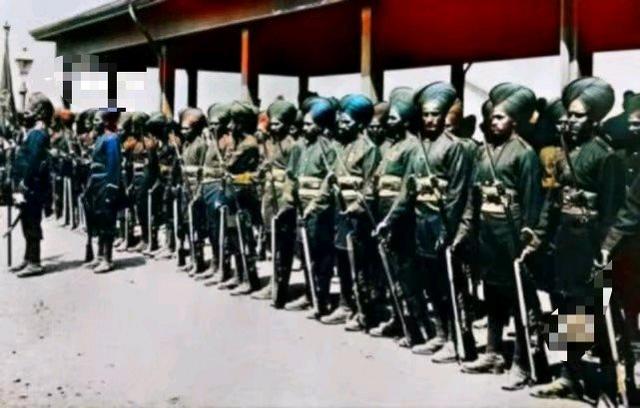 100年前八国联军侵华老照片：慈禧落魄逃命，印度雇佣兵乘胜追击
