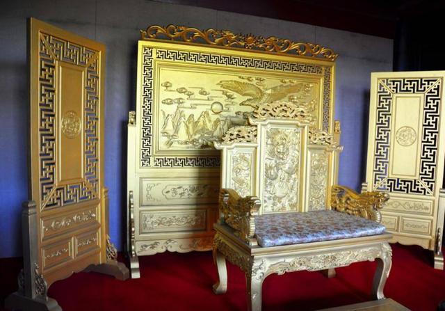 故宫龙椅已有500年历史，制作材料却被大家误解，是用什么打造的